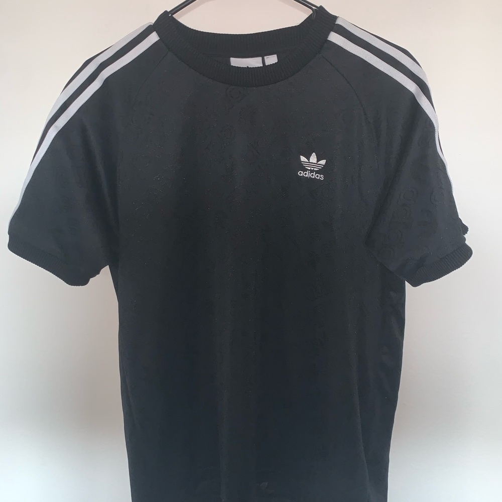 Adidas tee